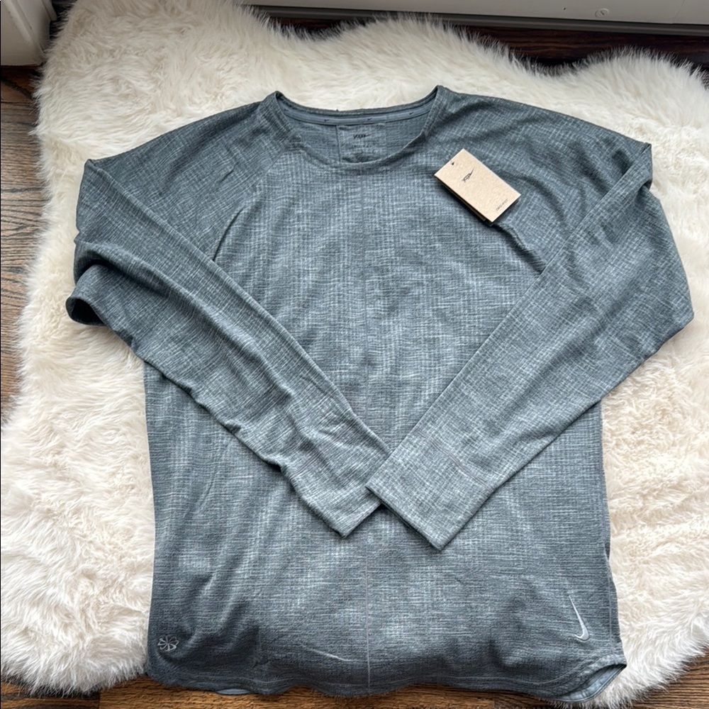 NWT Nike Men's Gray Long Sleeve Shirt